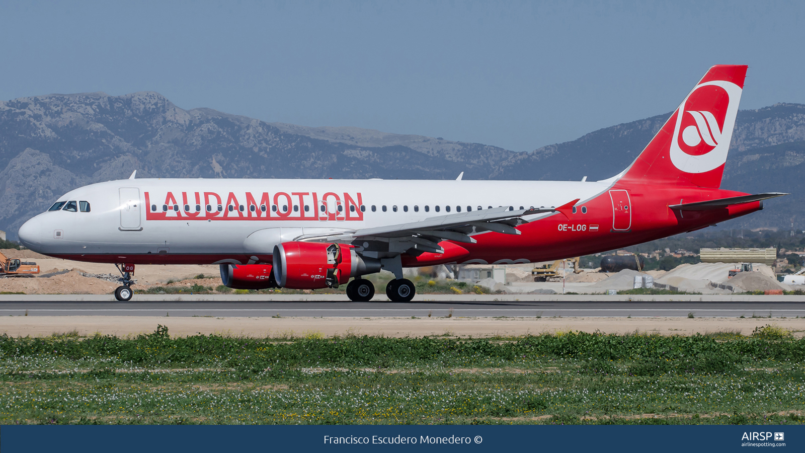 Laudamotion  Airbus A320  OE-LOG