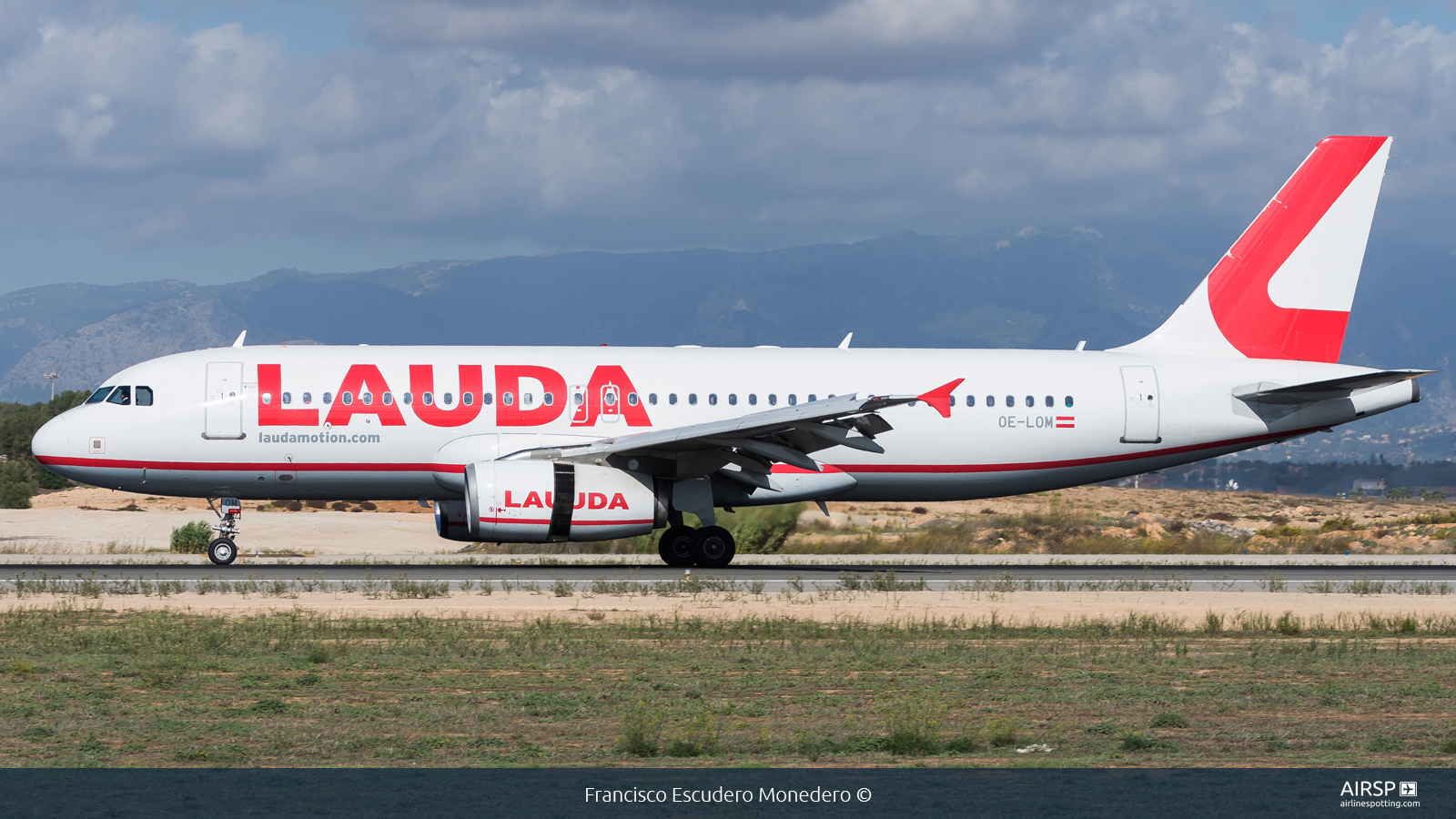 Laudamotion  Airbus A320  OE-LOM