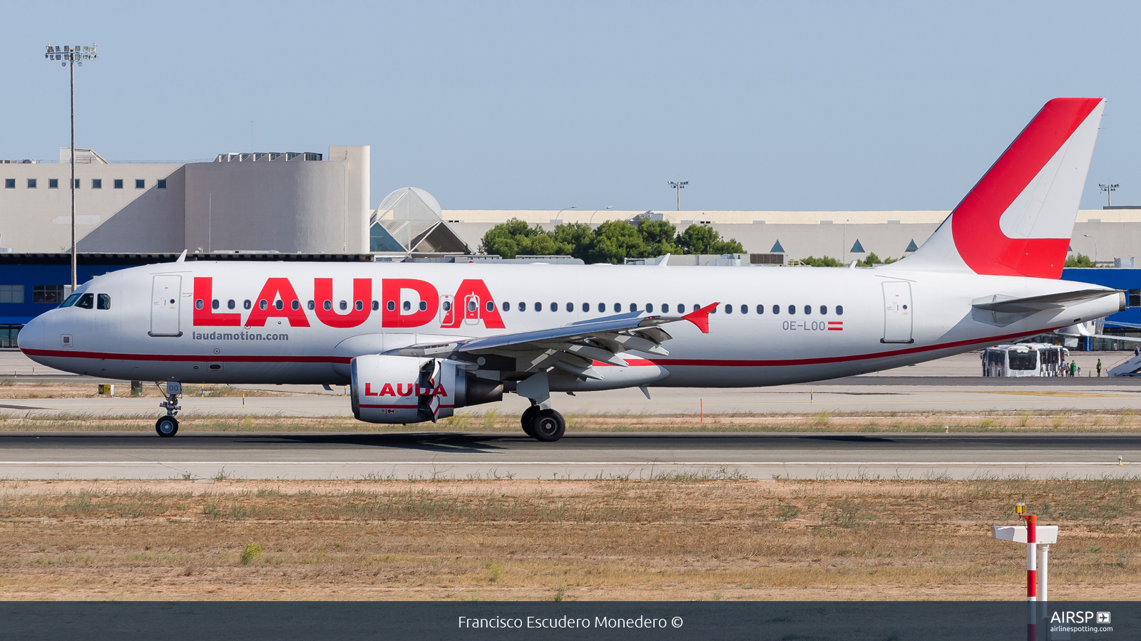 Laudamotion  Airbus A320  OE-LOO