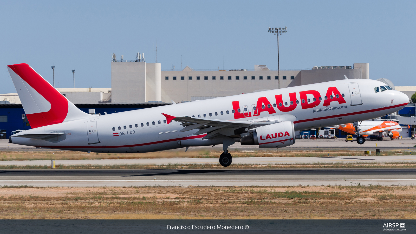 Laudamotion  Airbus A320  OE-LOO