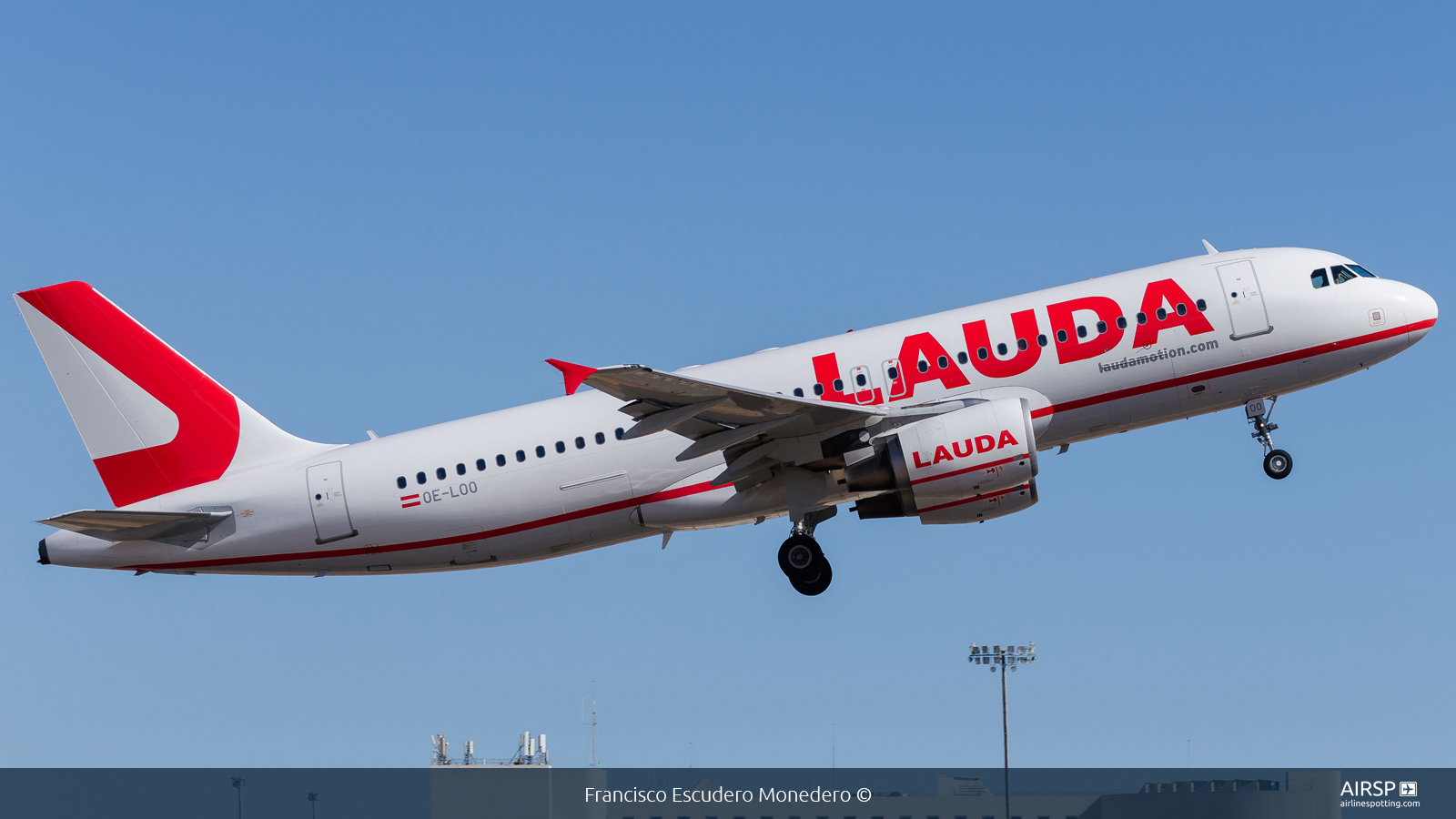 Laudamotion  Airbus A320  OE-LOO