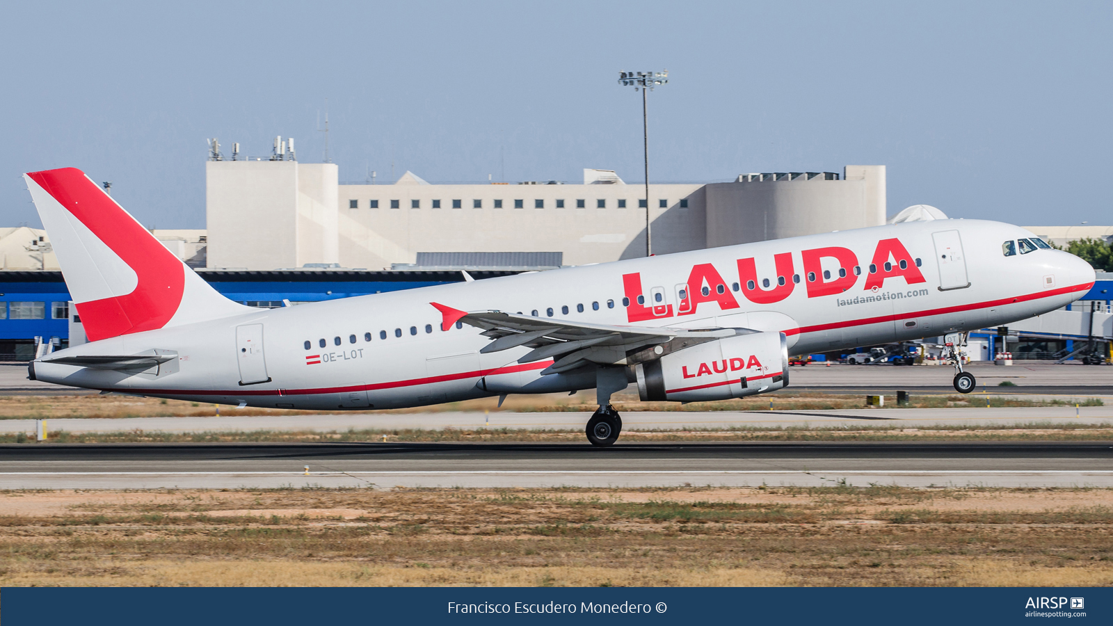 Laudamotion  Airbus A320  OE-LOT