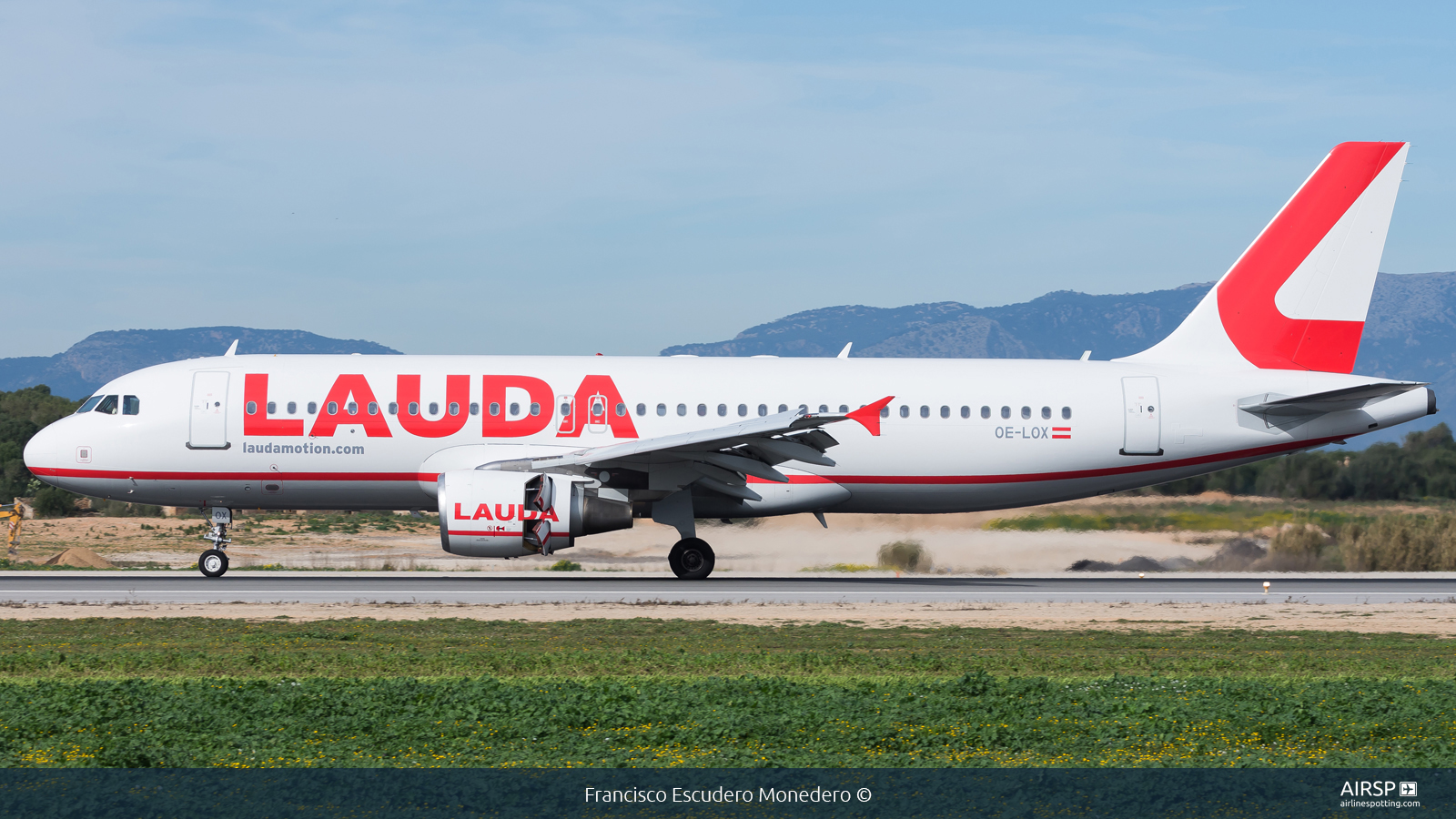 Laudamotion  Airbus A320  OE-LOX