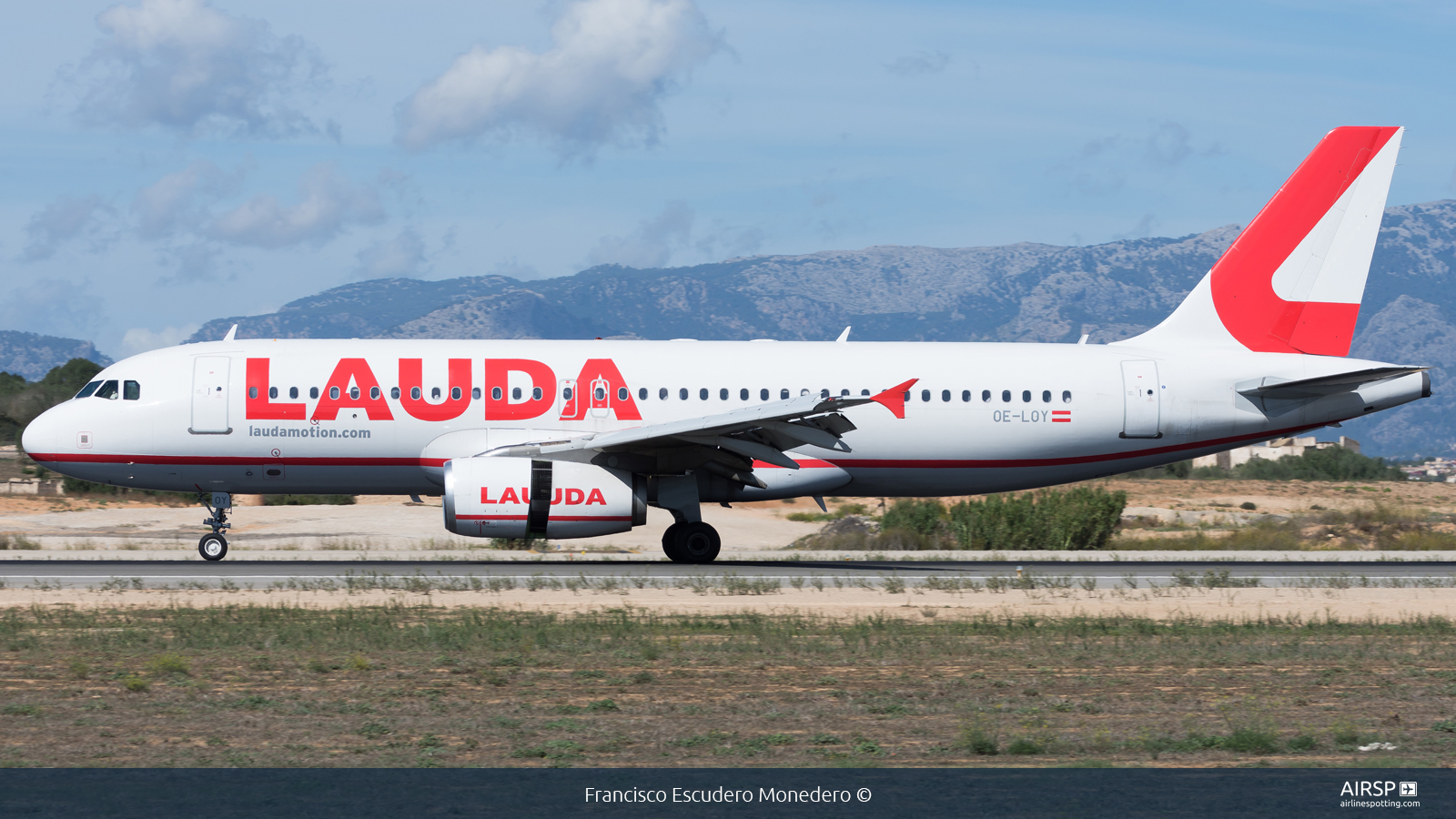 Laudamotion  Airbus A320  OE-LOY
