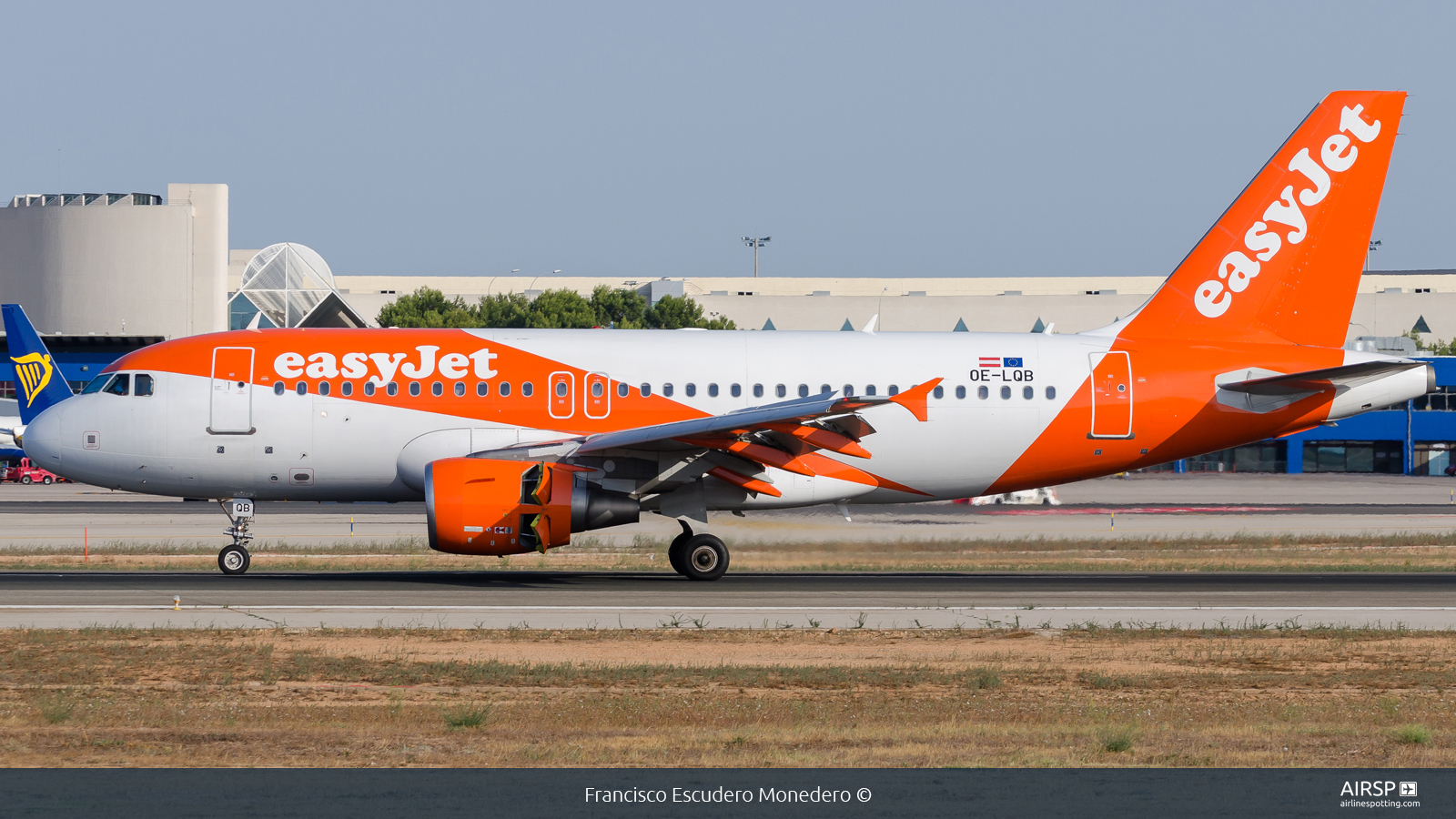 Easyjet  Airbus A319  OE-LQB