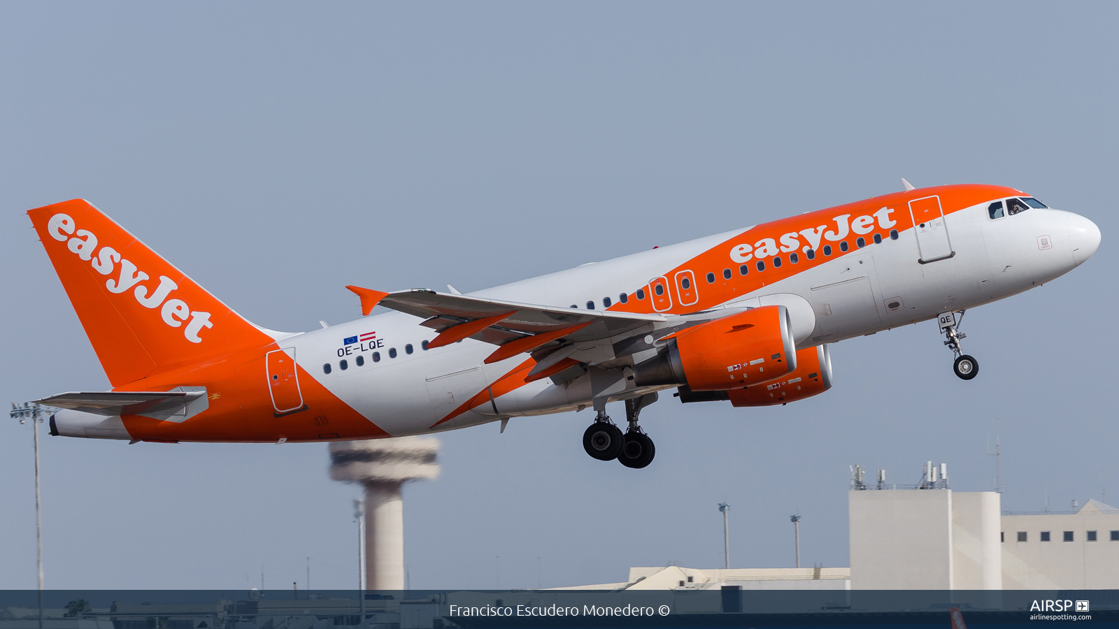 Easyjet  Airbus A319  OE-LQE