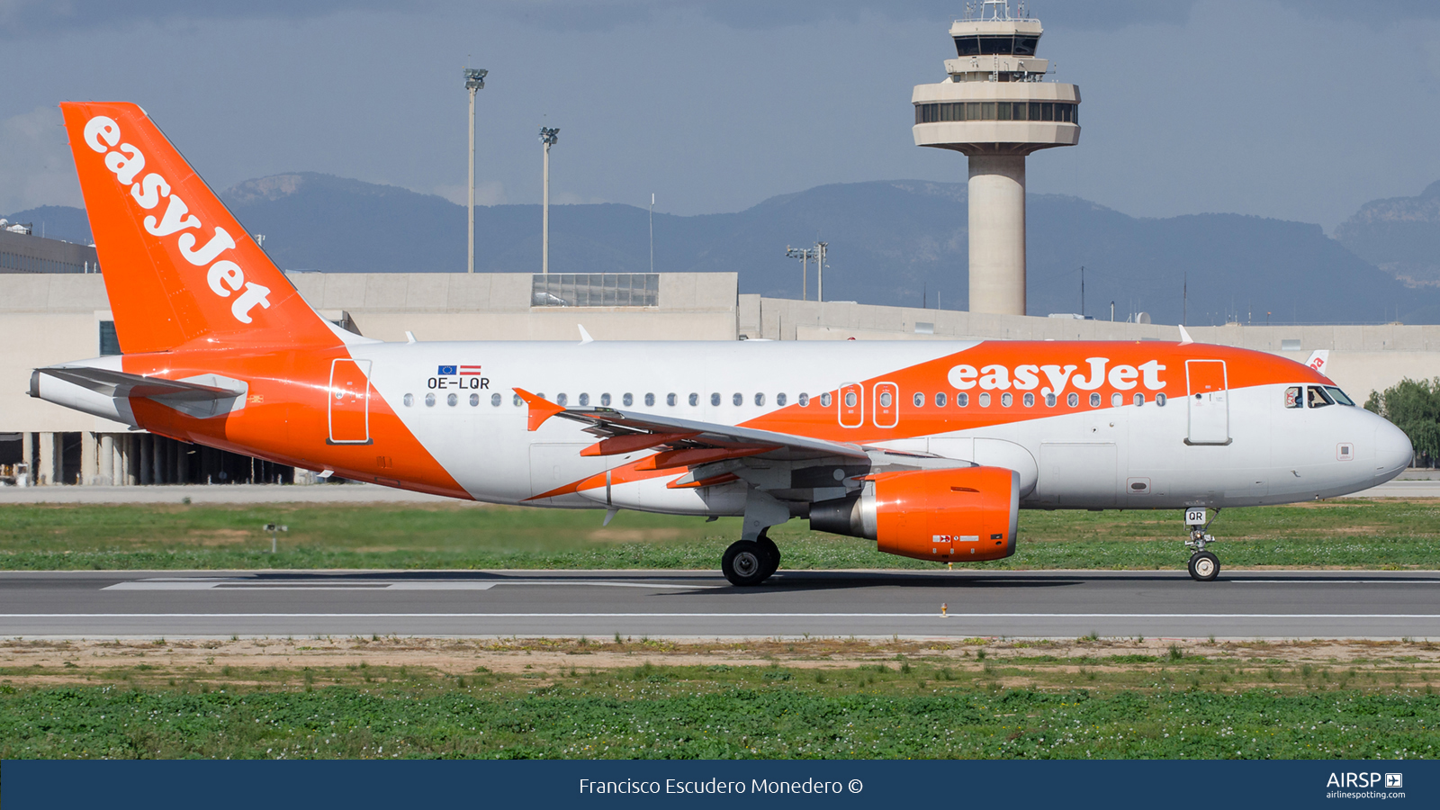 Easyjet  Airbus A319  OE-LQR