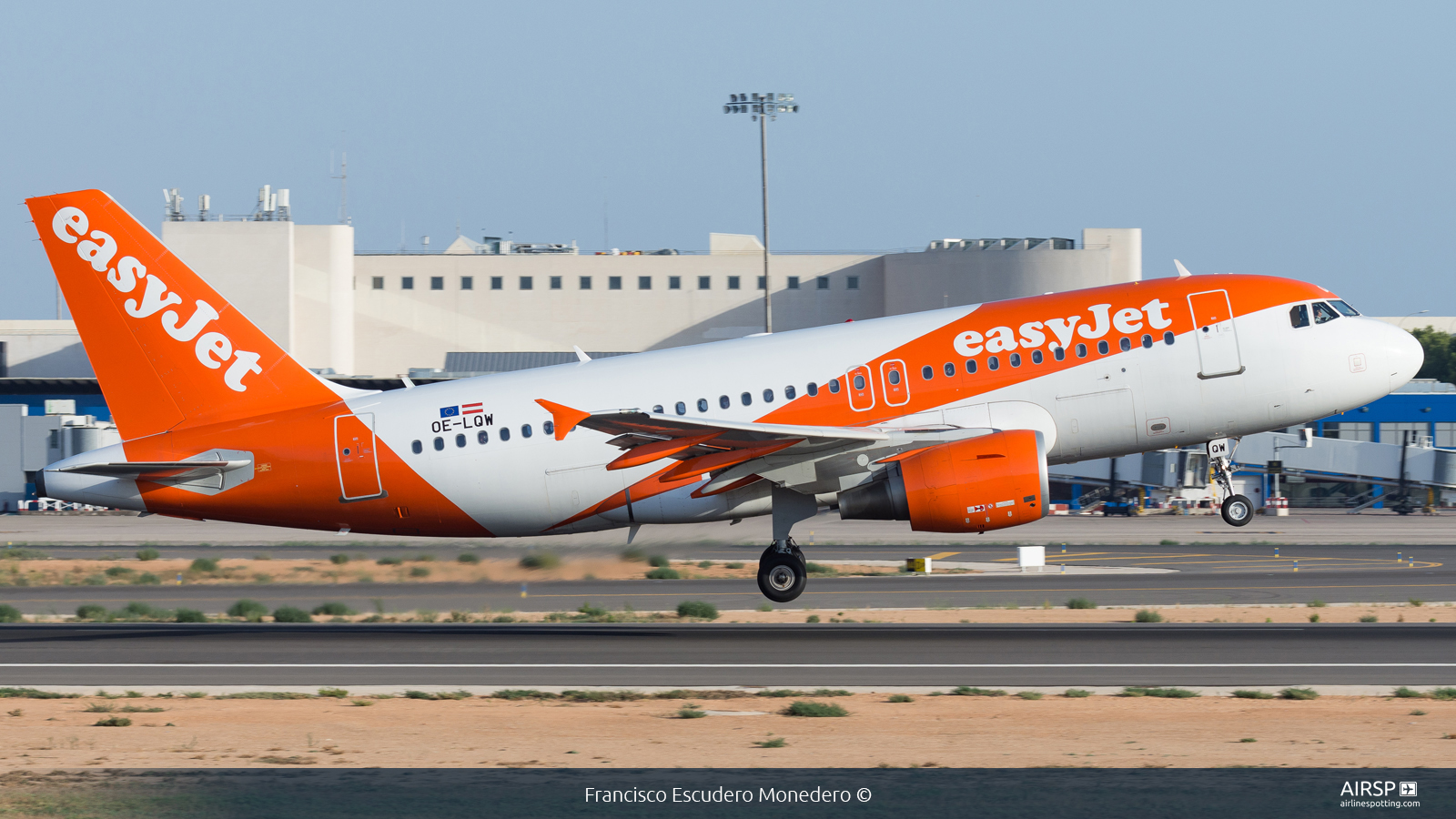 Easyjet  Airbus A319  OE-LQW