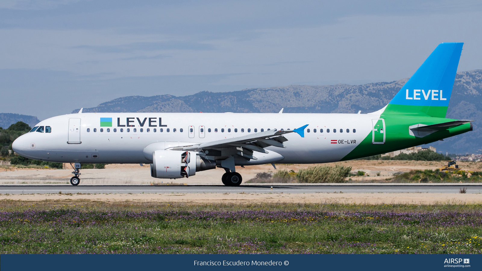 Level  Airbus A320  OE-LVR