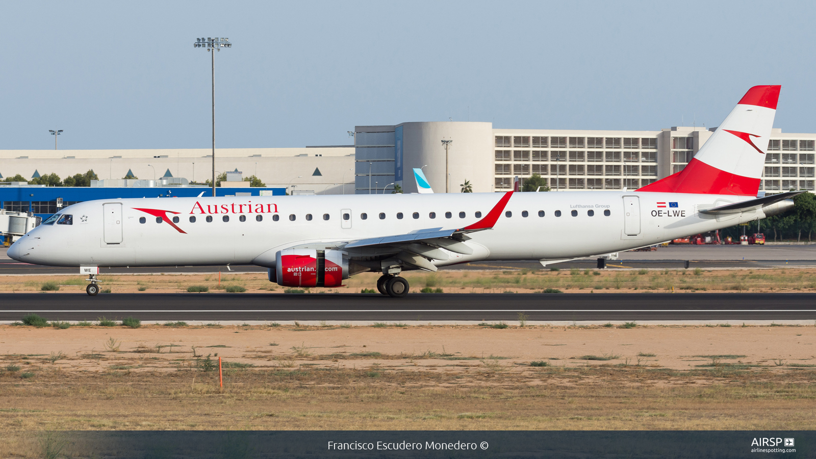Austrian Airlines  Embraer E195  OE-LWE