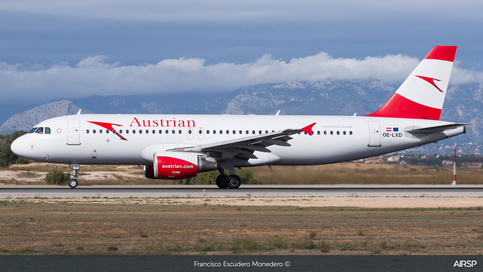 Austrian Airlines  Airbus A320  OE-LXD
