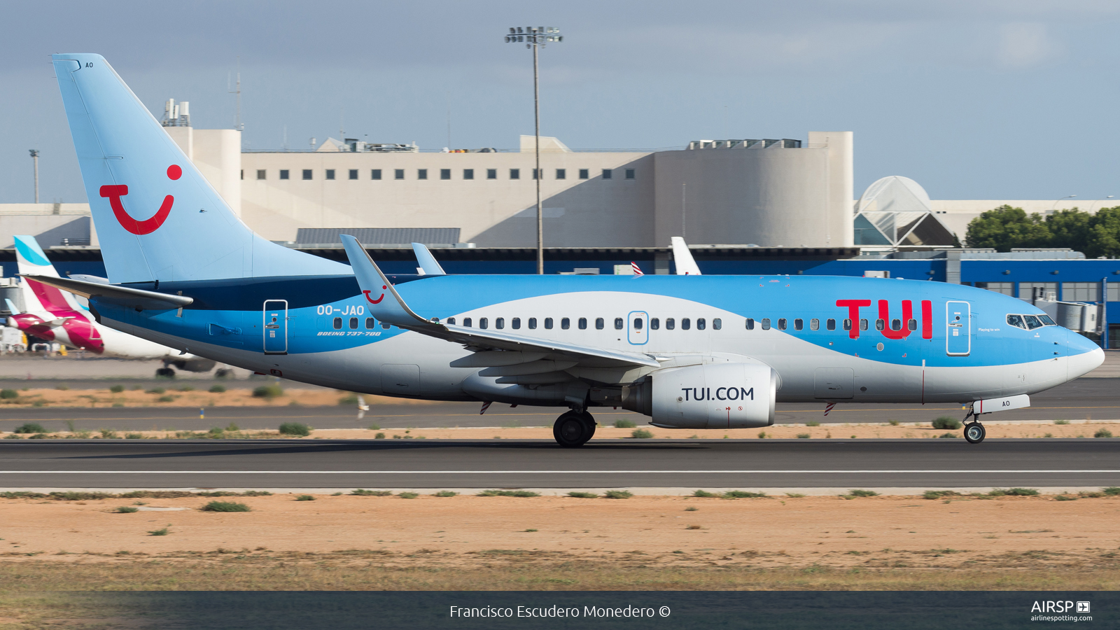 Tui Airways  Boeing 737-700  OO-JAO