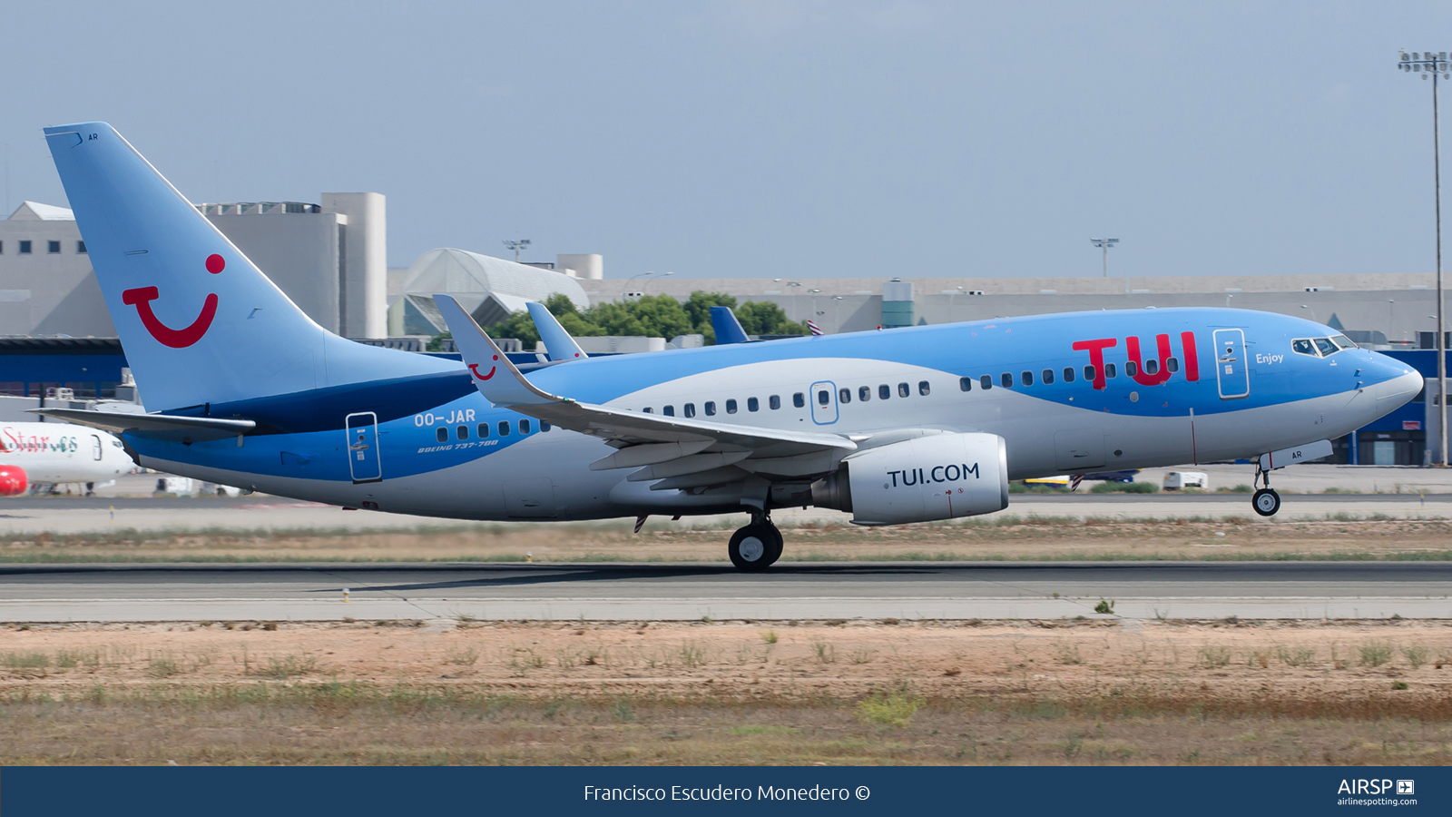 Tui Airways  Boeing 737-700  OO-JAR