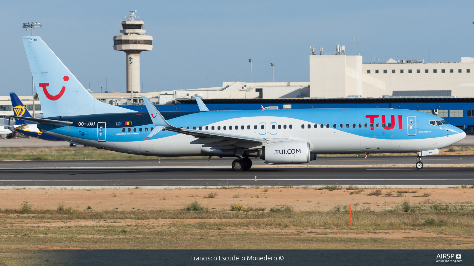 Tui Airways  Boeing 737-800  OO-JAU