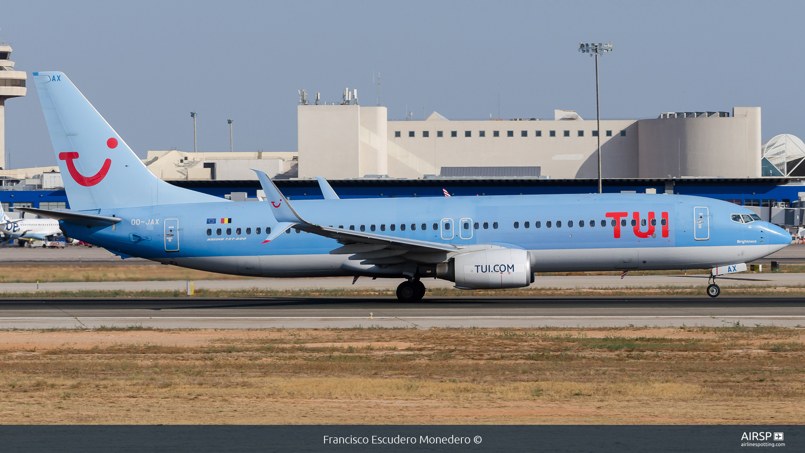 Tui Airways  Boeing 737-800  OO-JAX