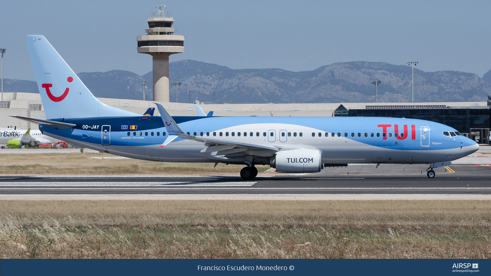 Tui Airways  Boeing 737-800  OO-JAY