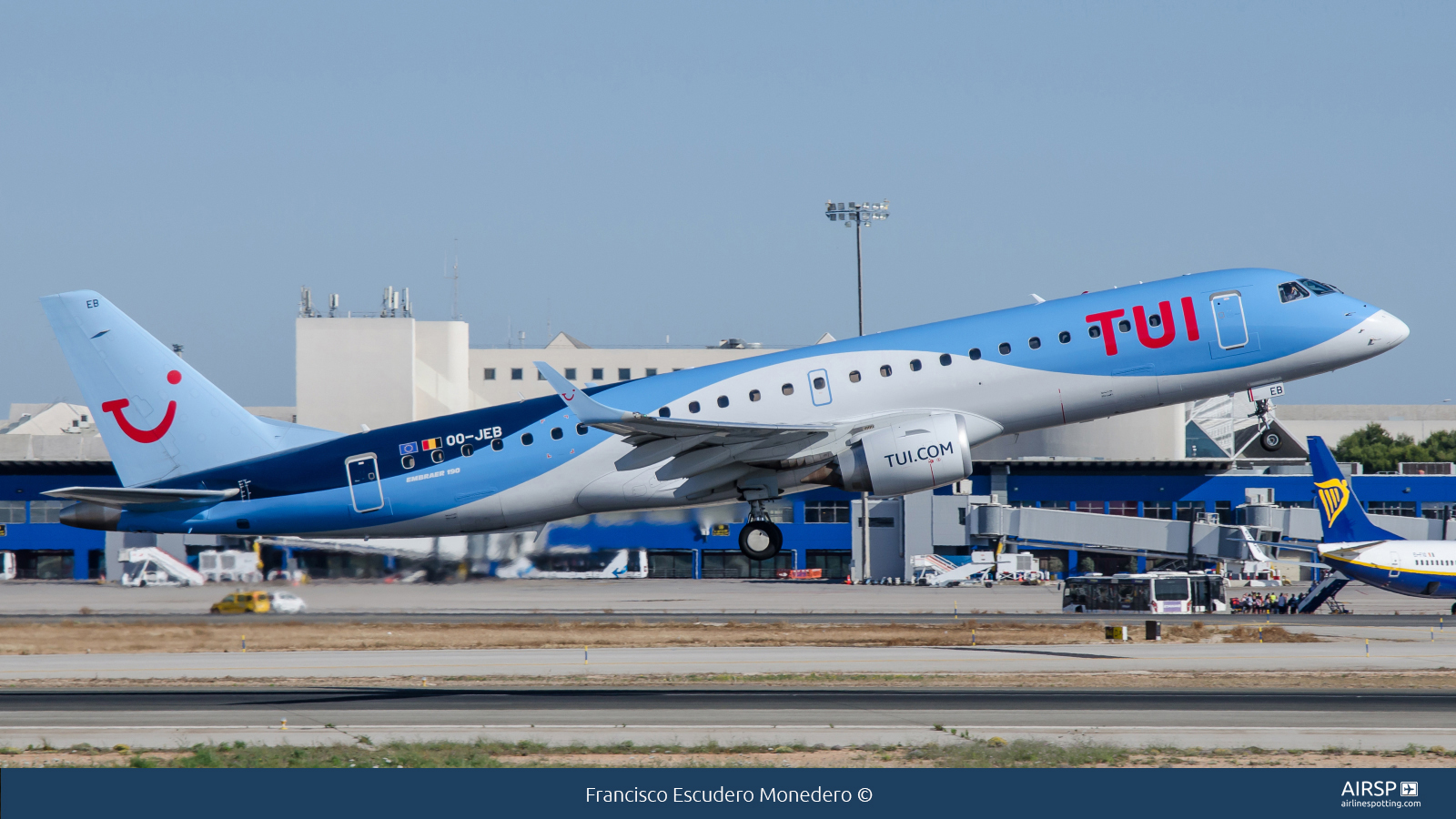 Tui Airways  Embraer E190  OO-JEB