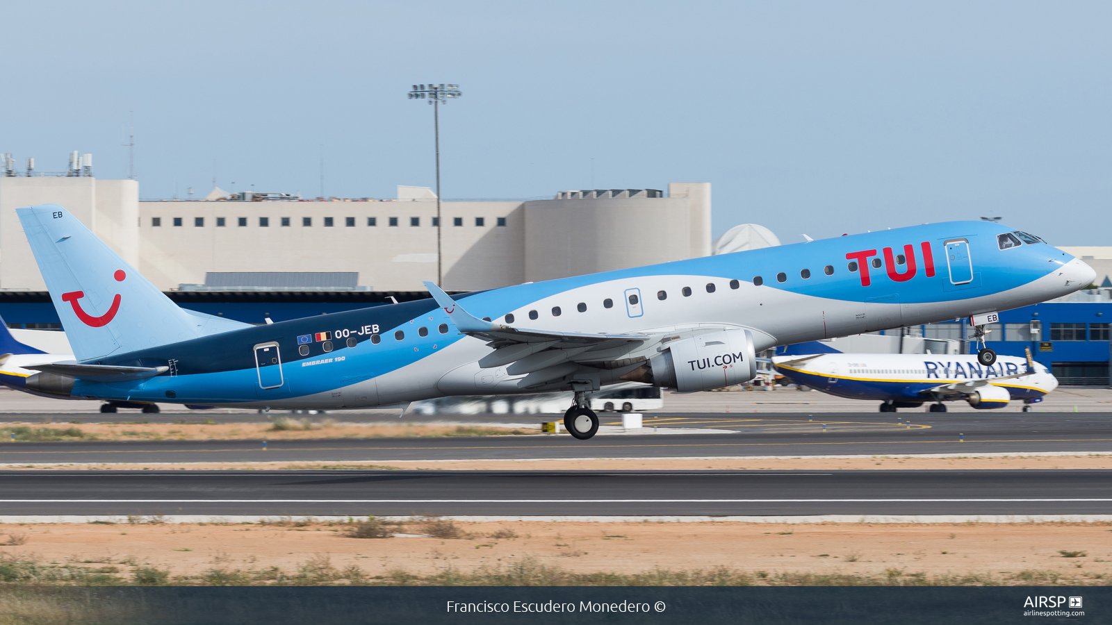 Tui Airways  Embraer E190  OO-JEB
