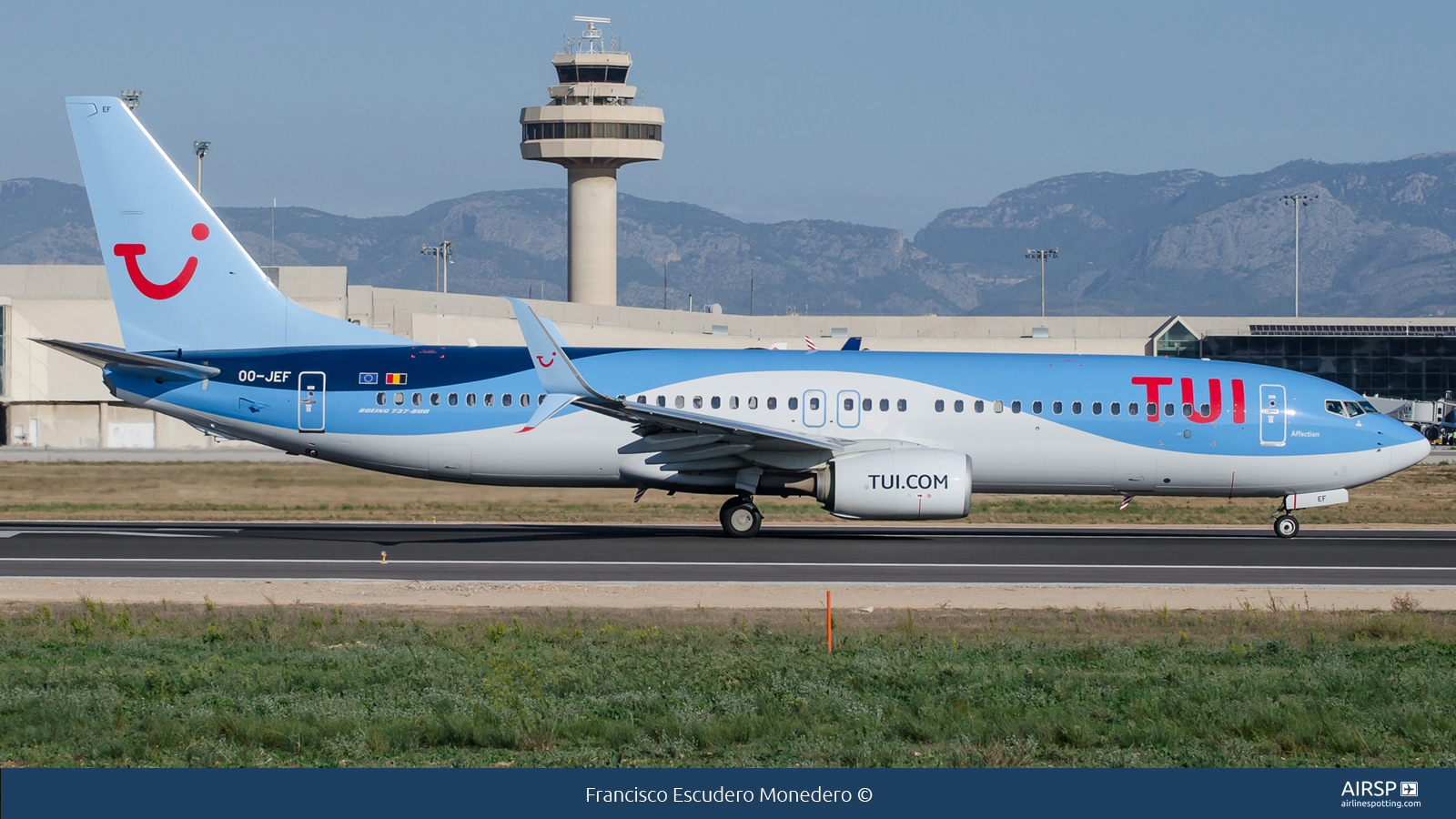 Tui Airways  Boeing 737-800  OO-JEF