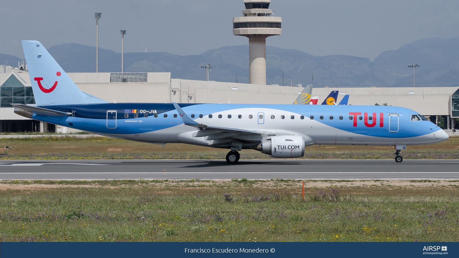 Tui Airways  Embraer E190  OO-JVA