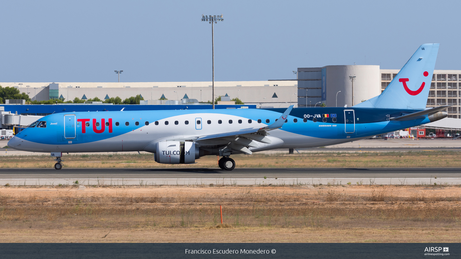 Tui Airways  Embraer E190  OO-JVA