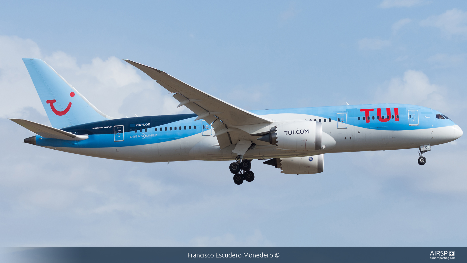 Tui Airways  Boeing 787-8  OO-LOE