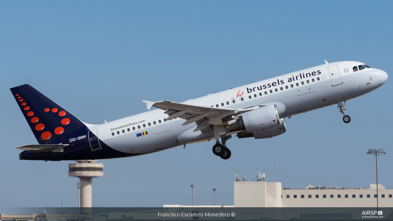 Brussels Airlines  Airbus A320  OO-SNH