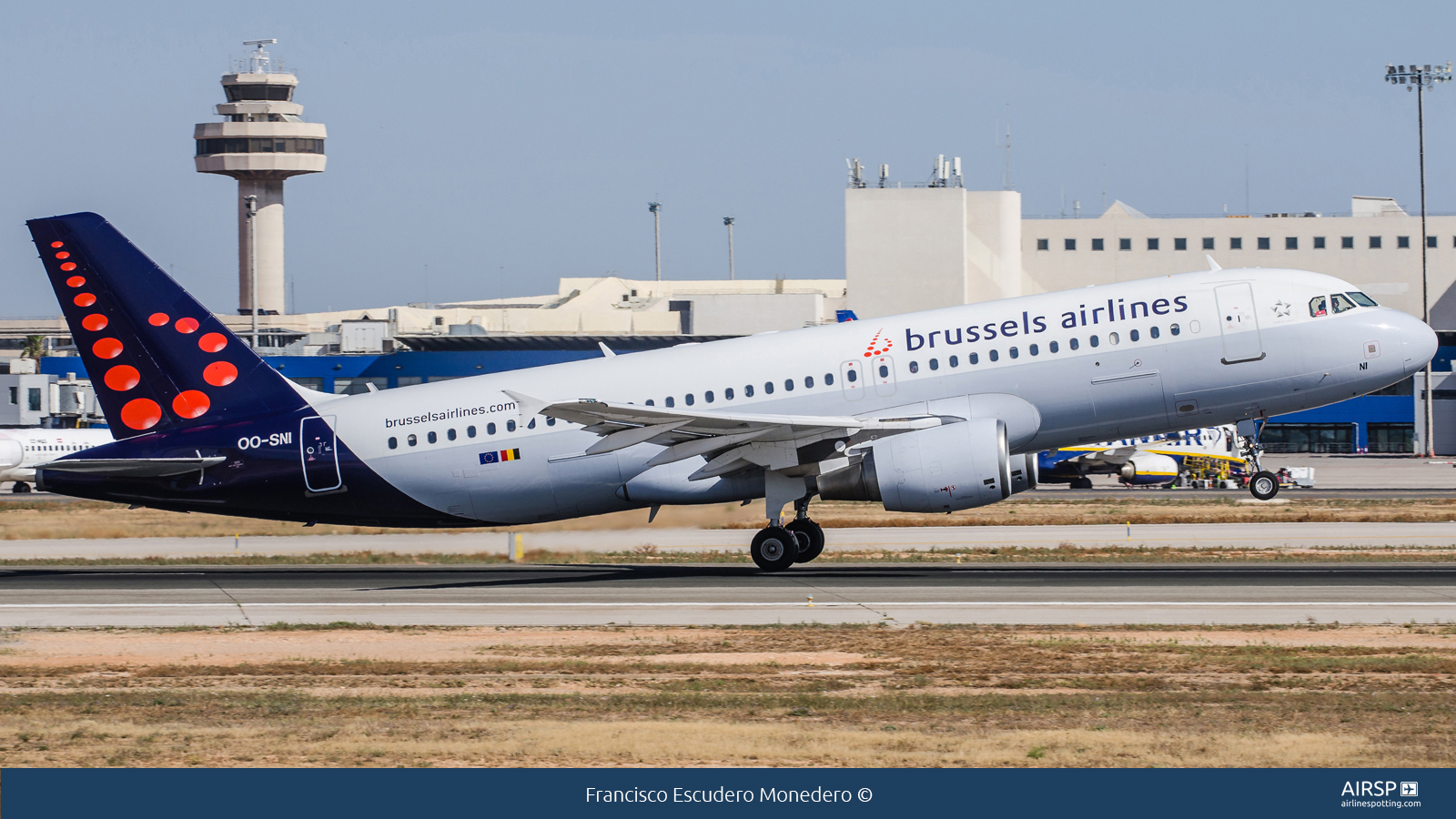 Brussels Airlines  Airbus A320  OO-SNI