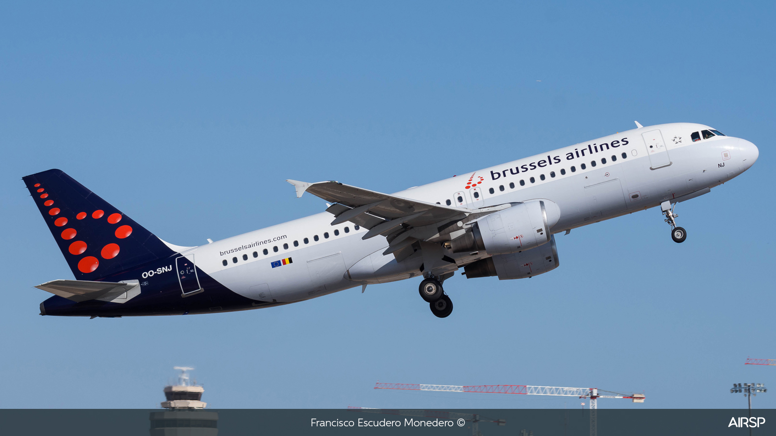 Brussels Airlines  Airbus A320  OO-SNJ