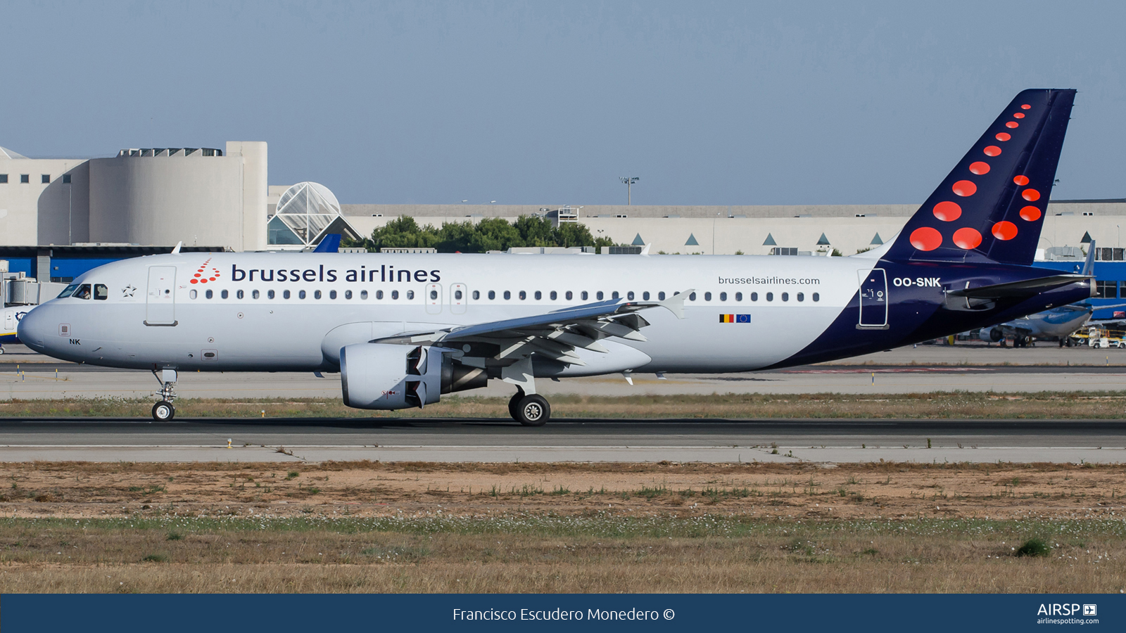 Brussels Airlines  Airbus A320  OO-SNK