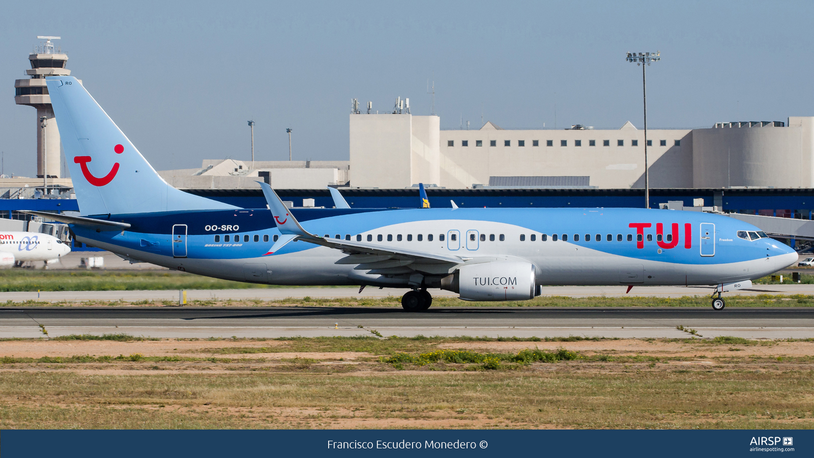 Tui Airways  Boeing 737-800  OO-SRO