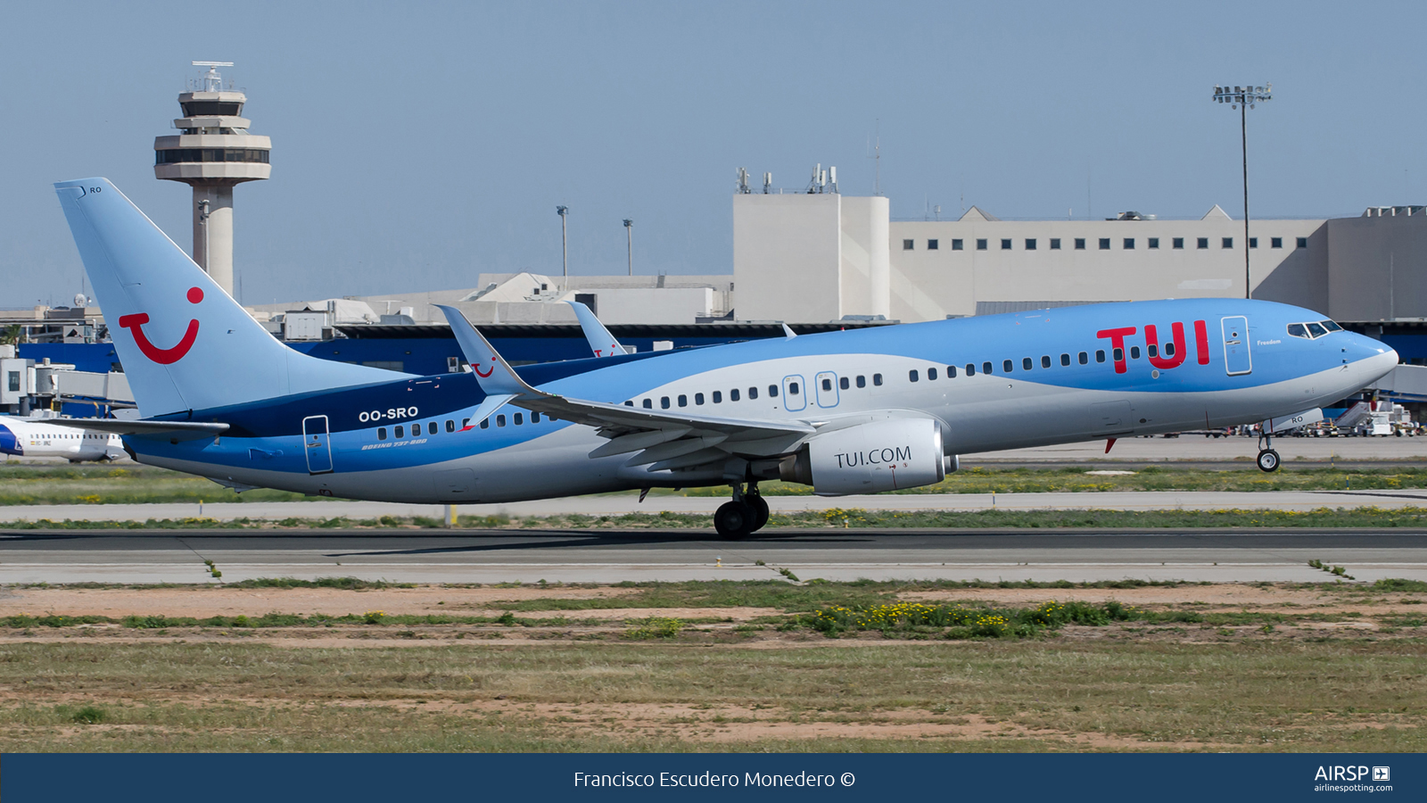 Tui Airways  Boeing 737-800  OO-SRO