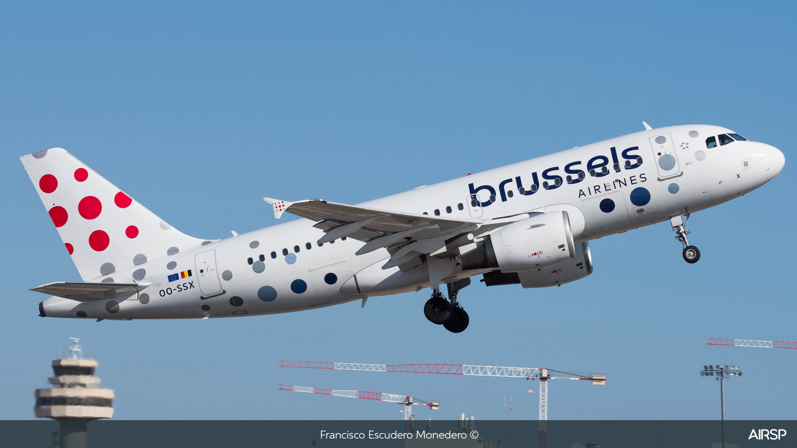 Brussels Airlines  Airbus A319  OO-SSX