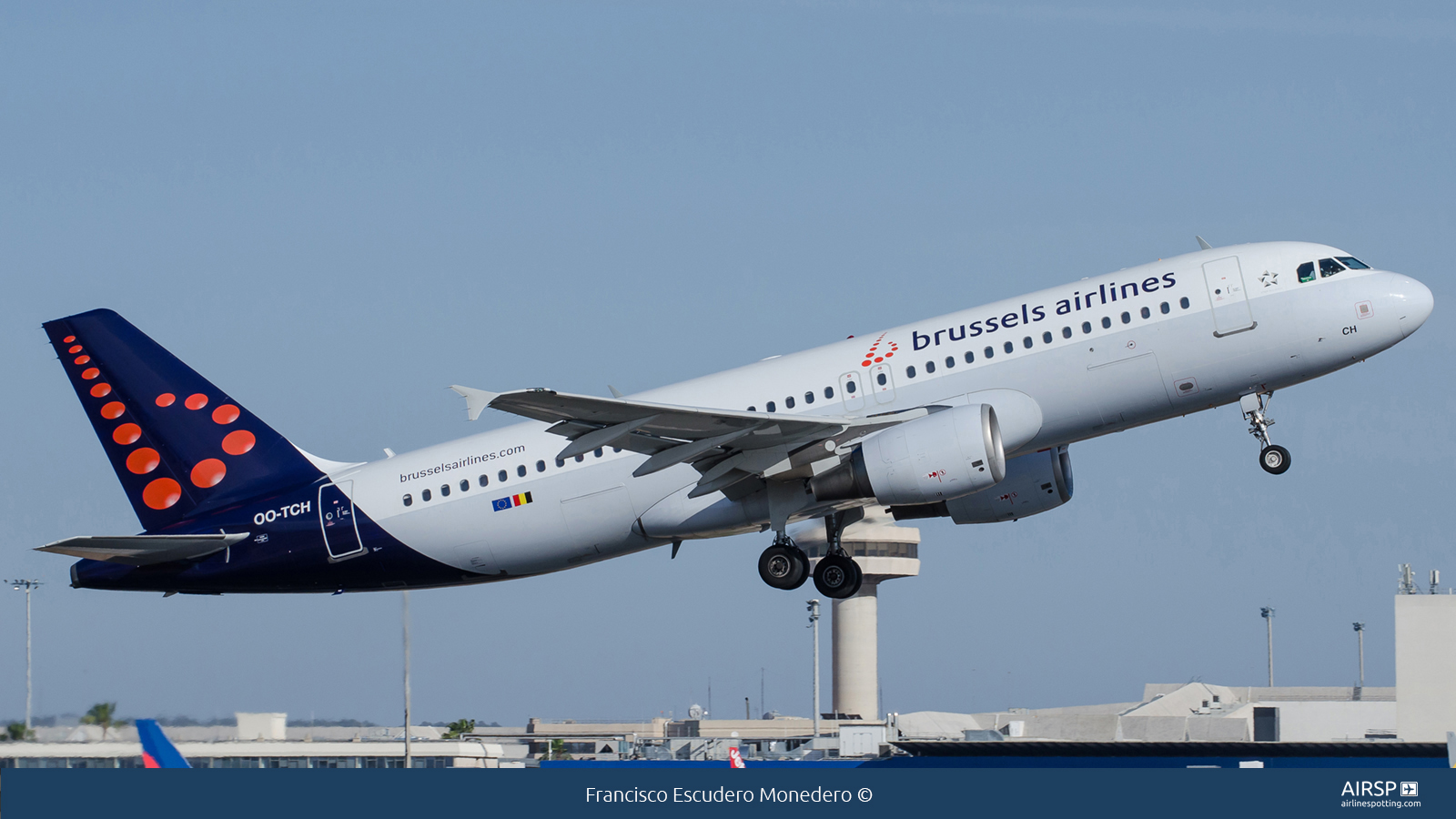 Brussels Airlines  Airbus A320  OO-TCH