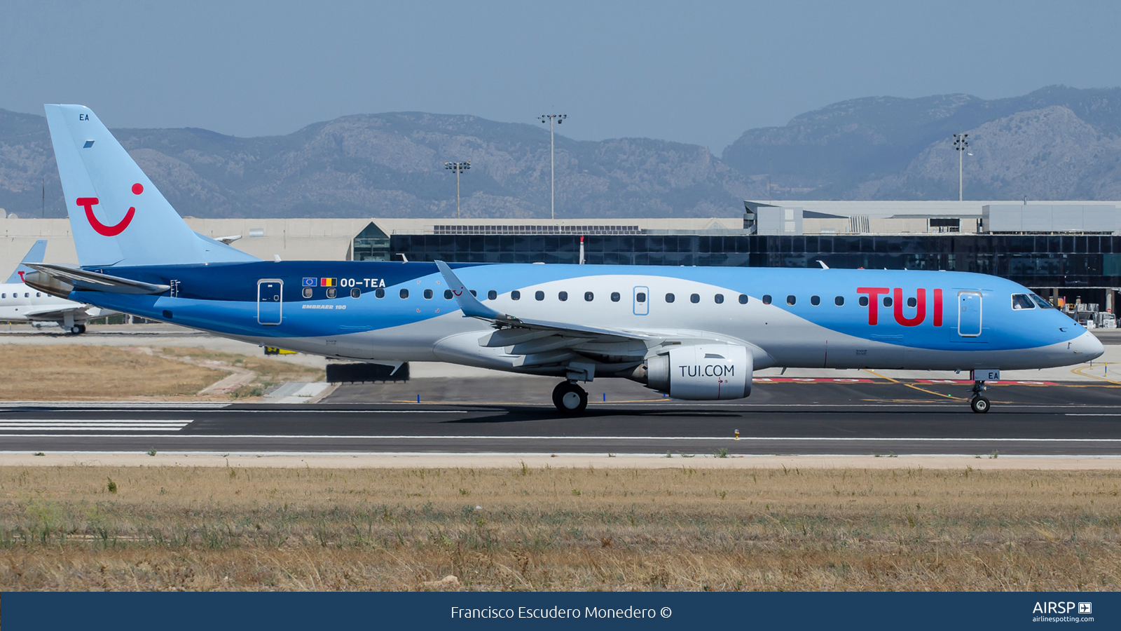 Tui Airways  Embraer E190  OO-TEA