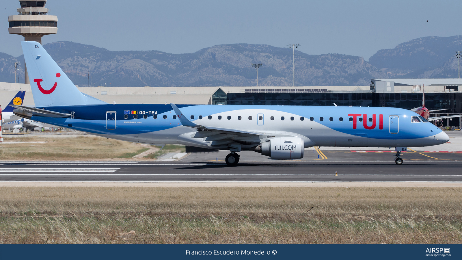 Tui Airways  Embraer E190  OO-TEA