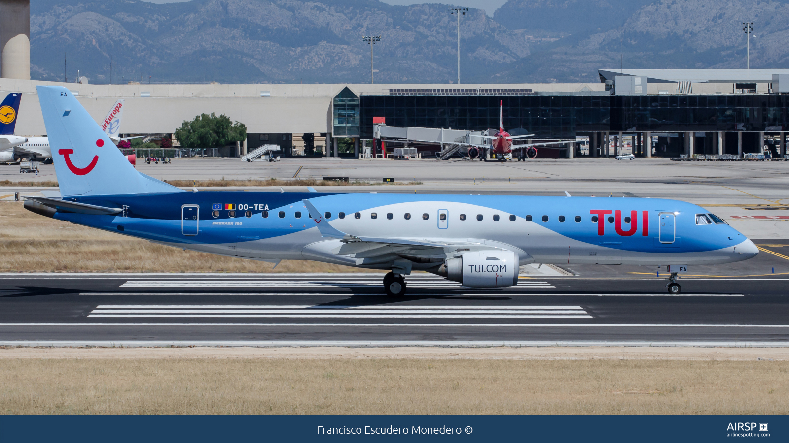 Tui Airways  Embraer E190  OO-TEA