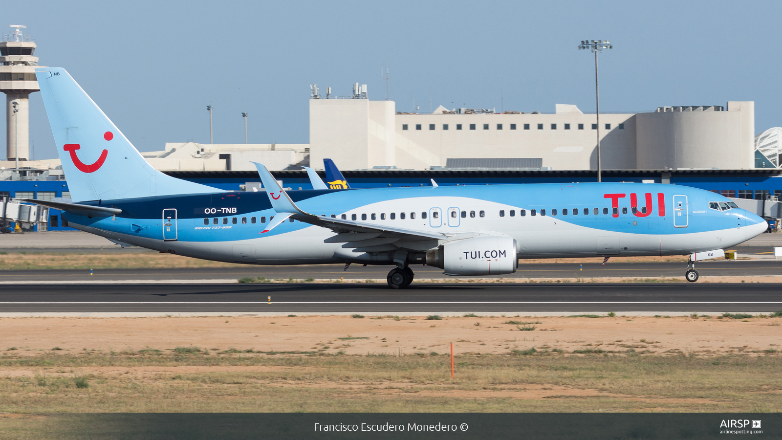 Tui Airways  Boeing 737-800  OO-TNB
