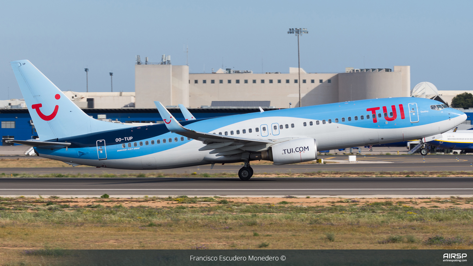 Tui Airways  Boeing 737-800  OO-TUP