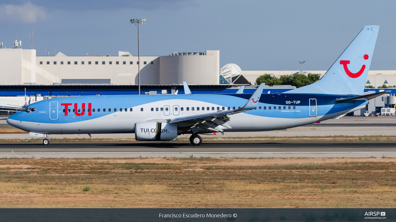 Tui Airways  Boeing 737-800  OO-TUP