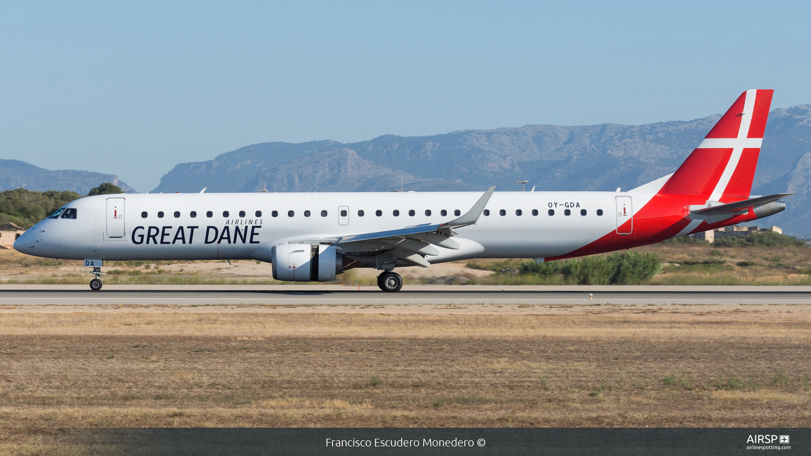 Great Dane Airlines  Embraer E195  OY-GDA