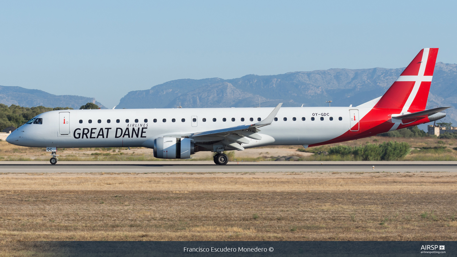 Great Dane Airlines  Embraer E195  OY-GDC