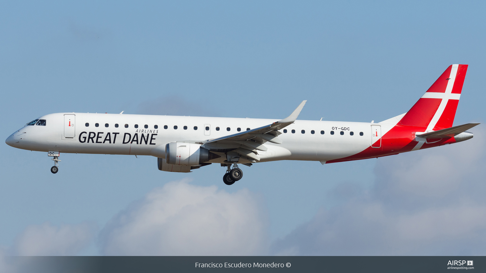 Great Dane Airlines  Embraer E195  OY-GDC