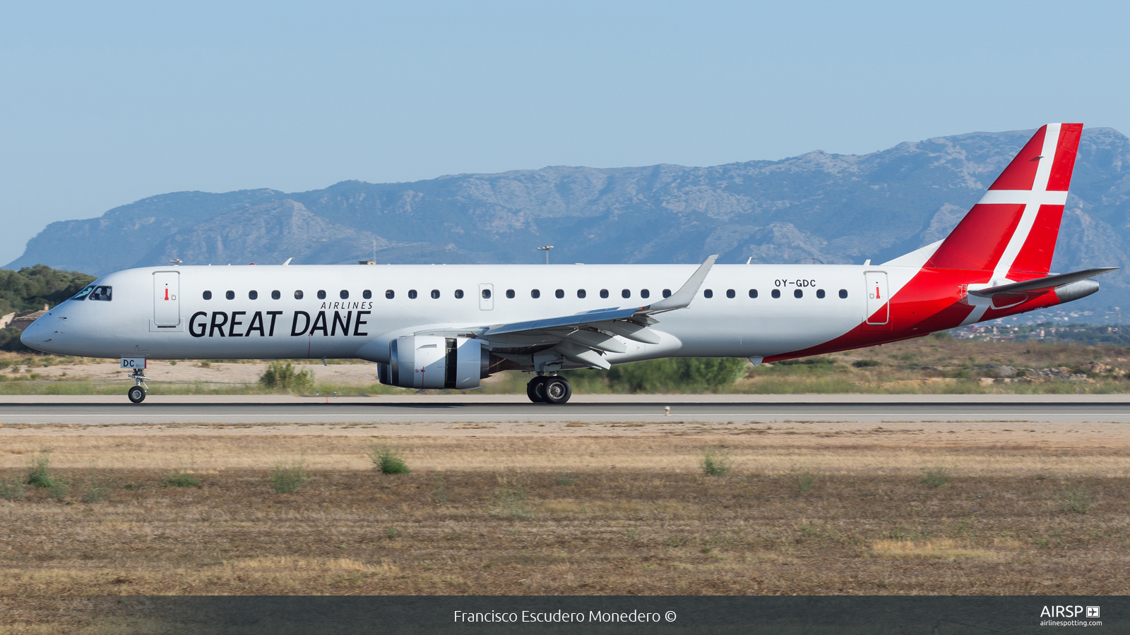 Great Dane Airlines  Embraer E195  OY-GDC