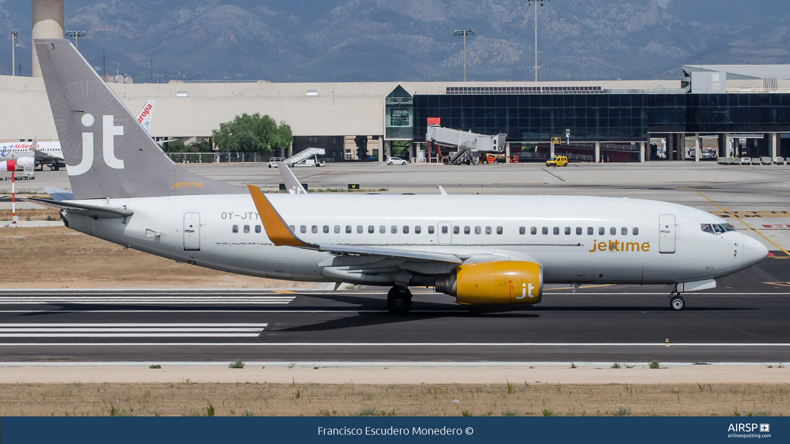 Jettime  Boeing 737-700  OY-JTY
