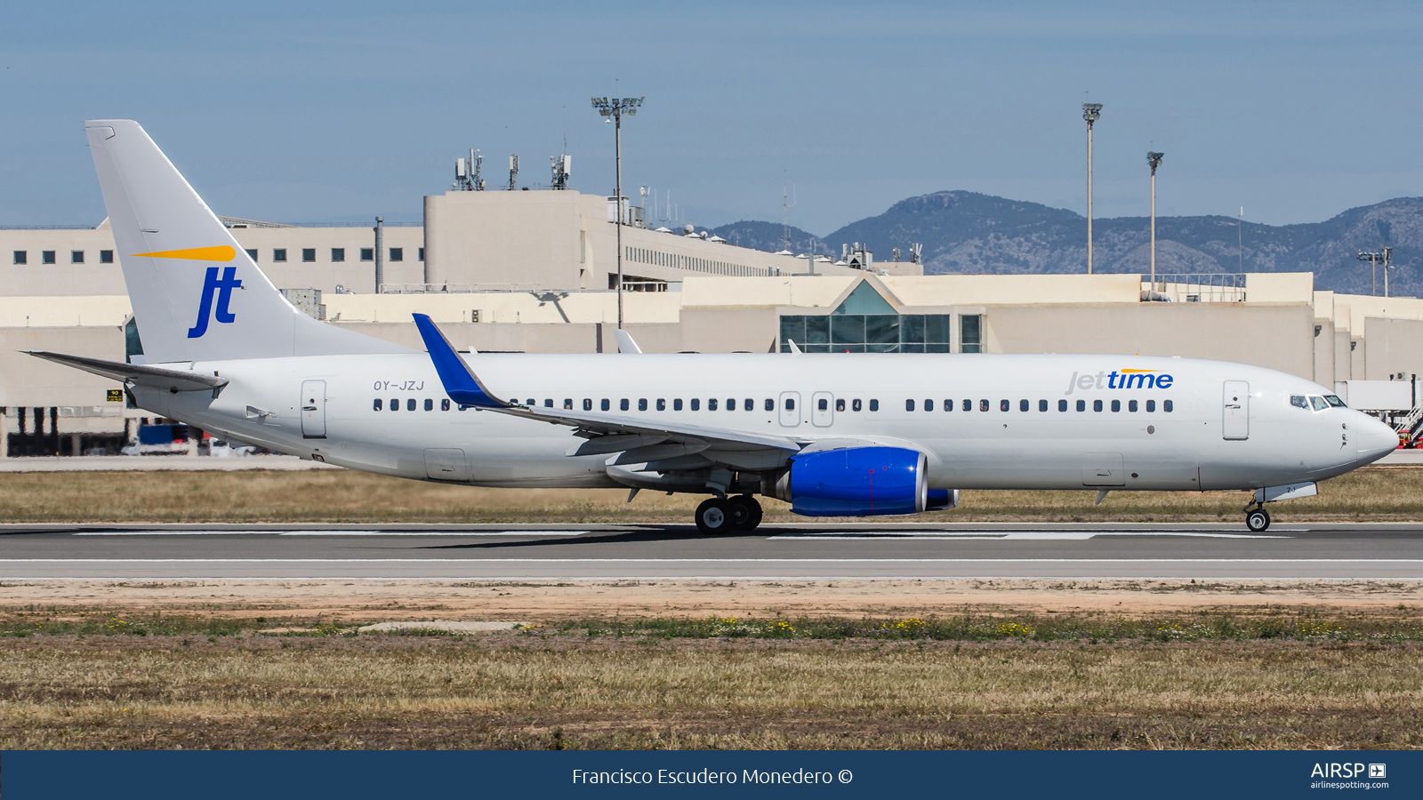 Jet Time  Boeing 737-800  OY-JZJ