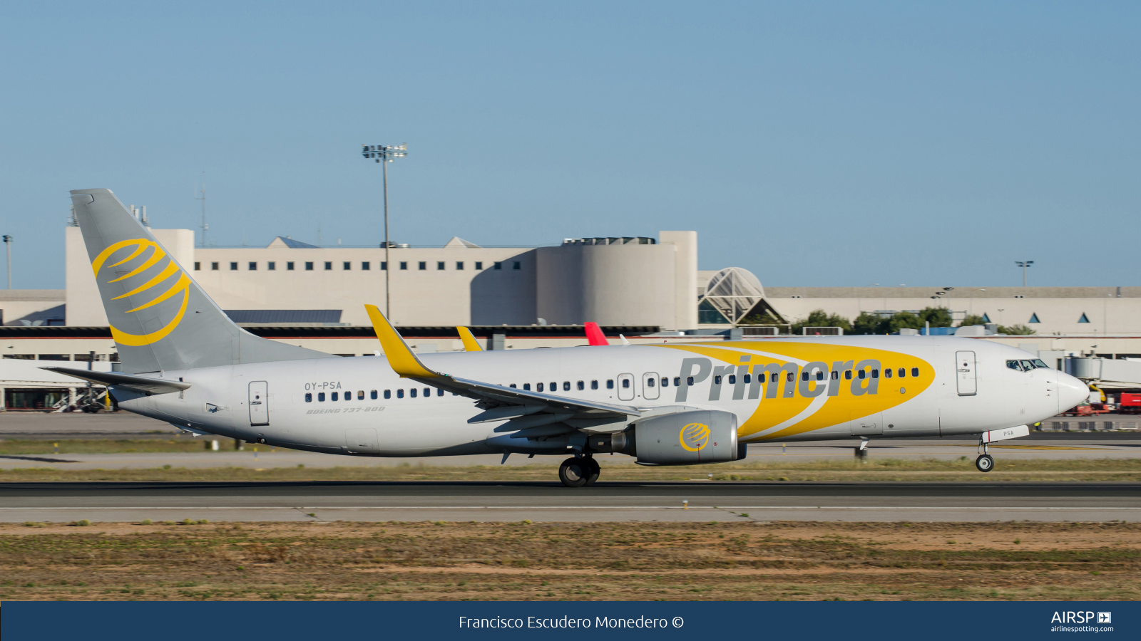 Primera Air  Boeing 737-800  OY-PSA