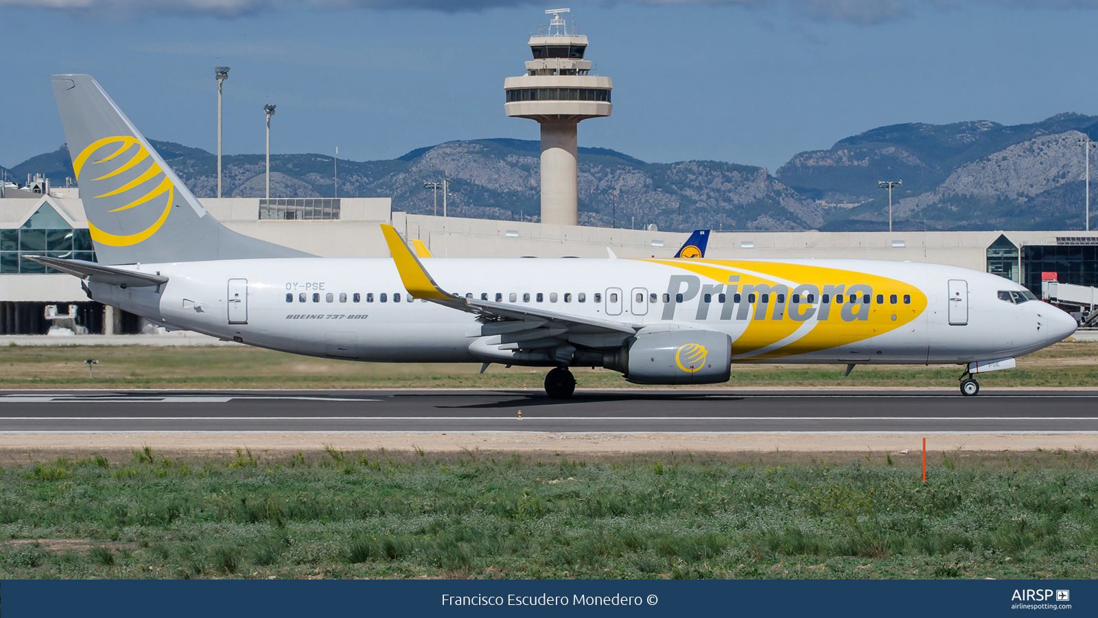 Primera Air  Boeing 737-800  OY-PSE