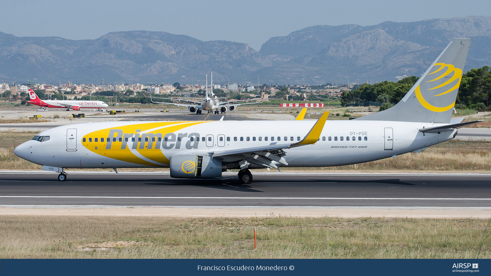 Primera Air  Boeing 737-800  OY-PSE