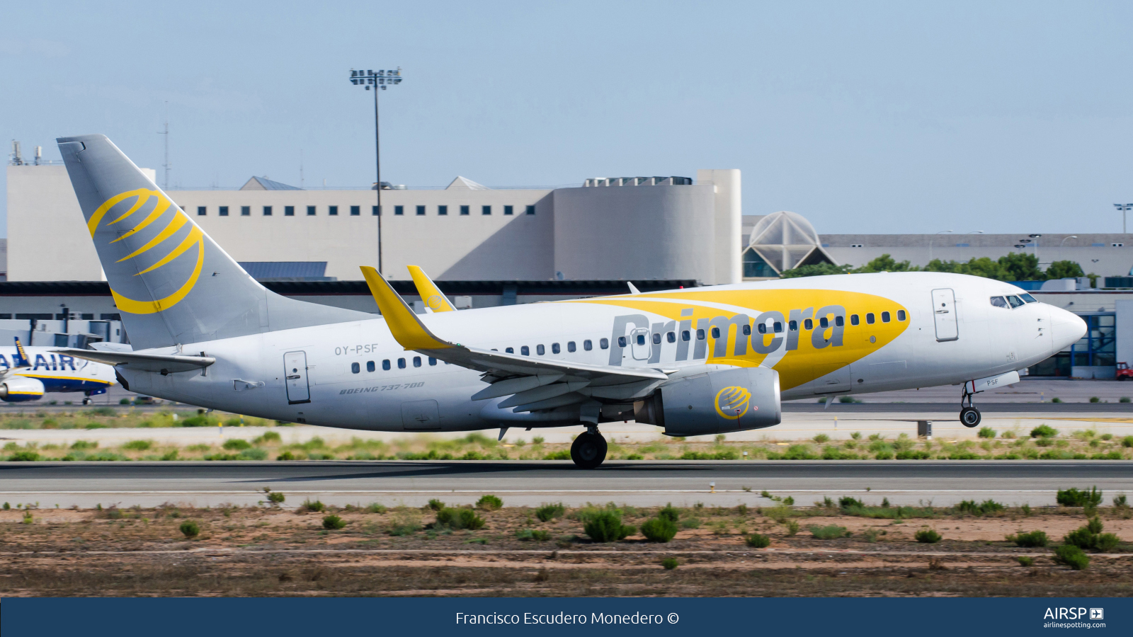 Primera Air  Boeing 737-700  OY-PSF